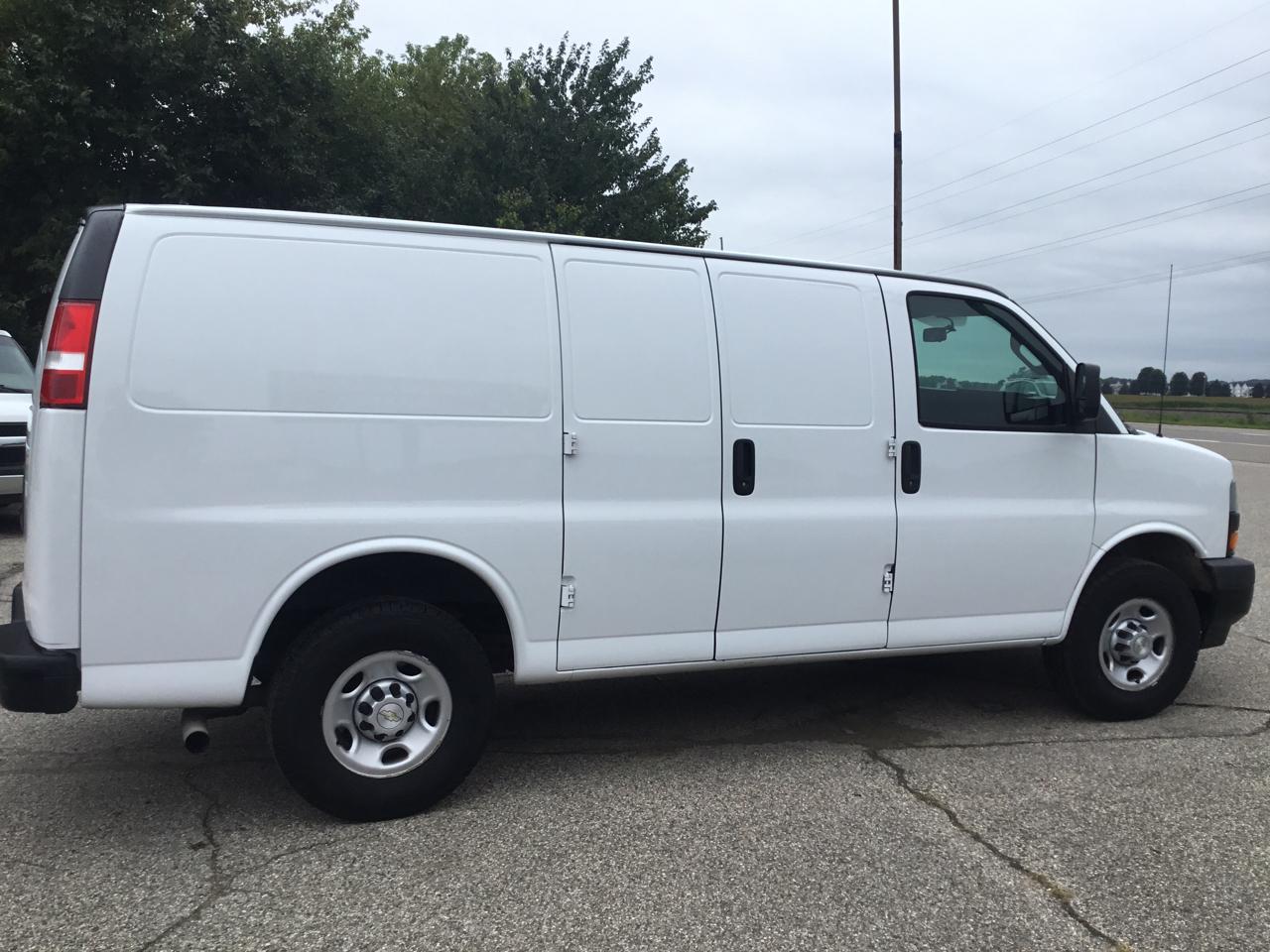 Chevrolet Express Cargo Van RWD 2500 135" 2021