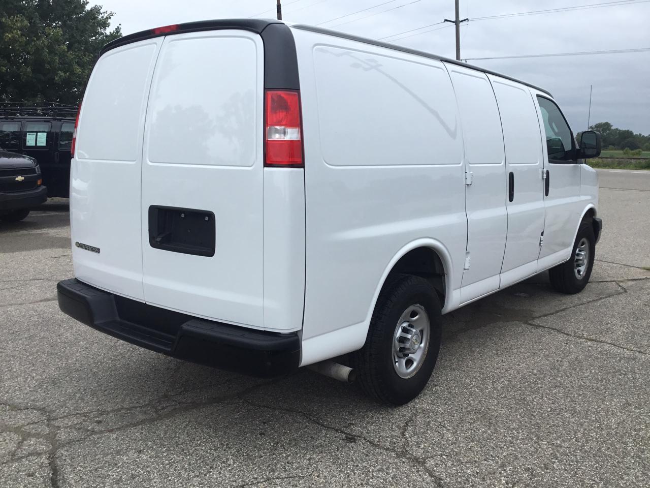 Chevrolet Express Cargo Van RWD 2500 135" 2021