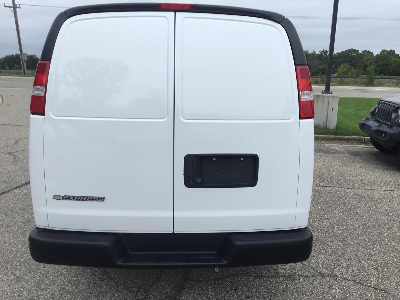 Chevrolet Express Cargo Van RWD 2500 135" 2021