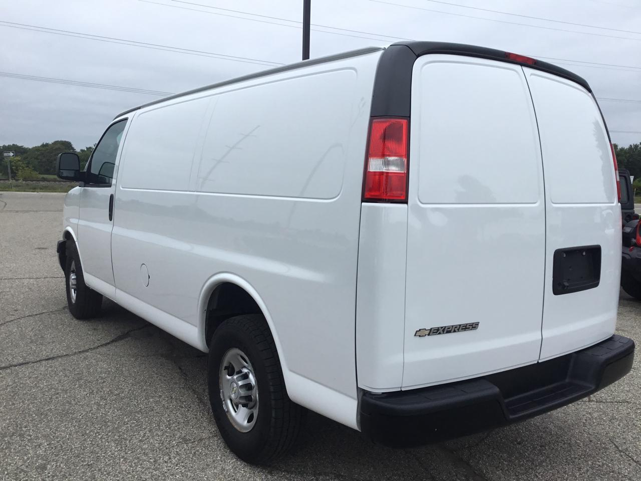 Chevrolet Express Cargo Van RWD 2500 135" 2021