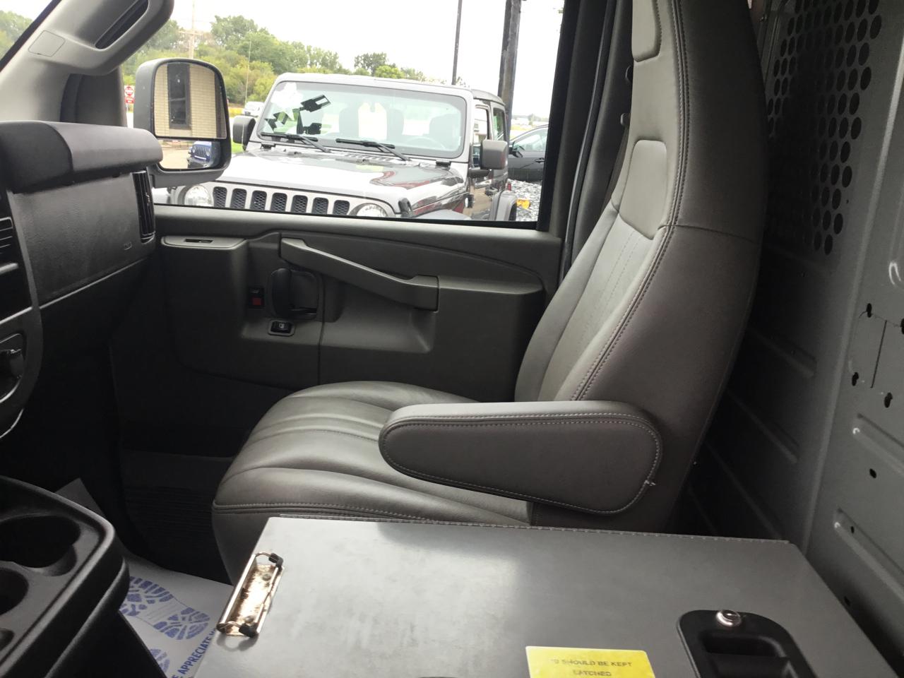 Chevrolet Express Cargo Van RWD 2500 135" 2021