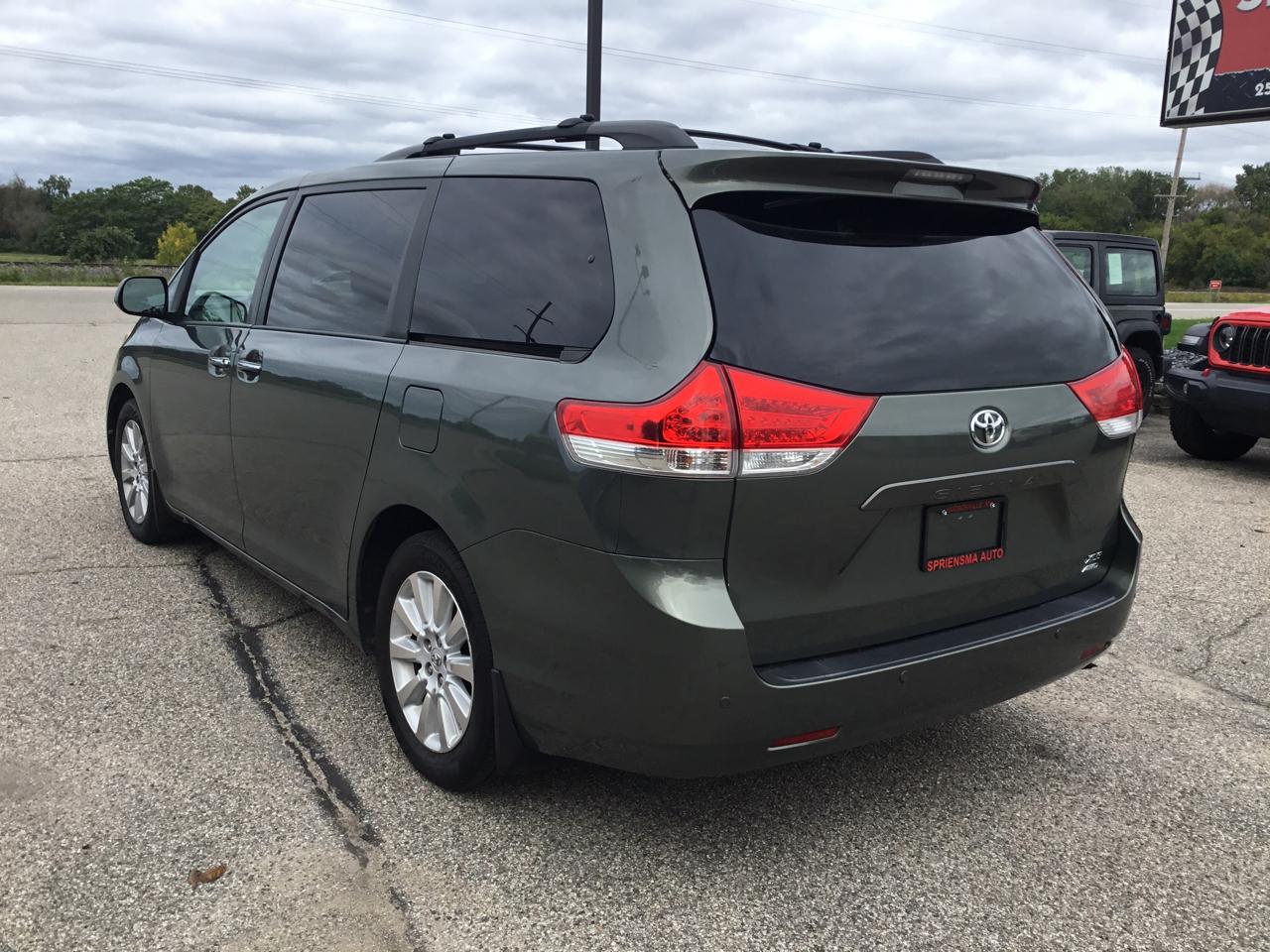 Toyota Sienna 5dr 7-Pass Van V6 XLE AWD (Natl) 2013