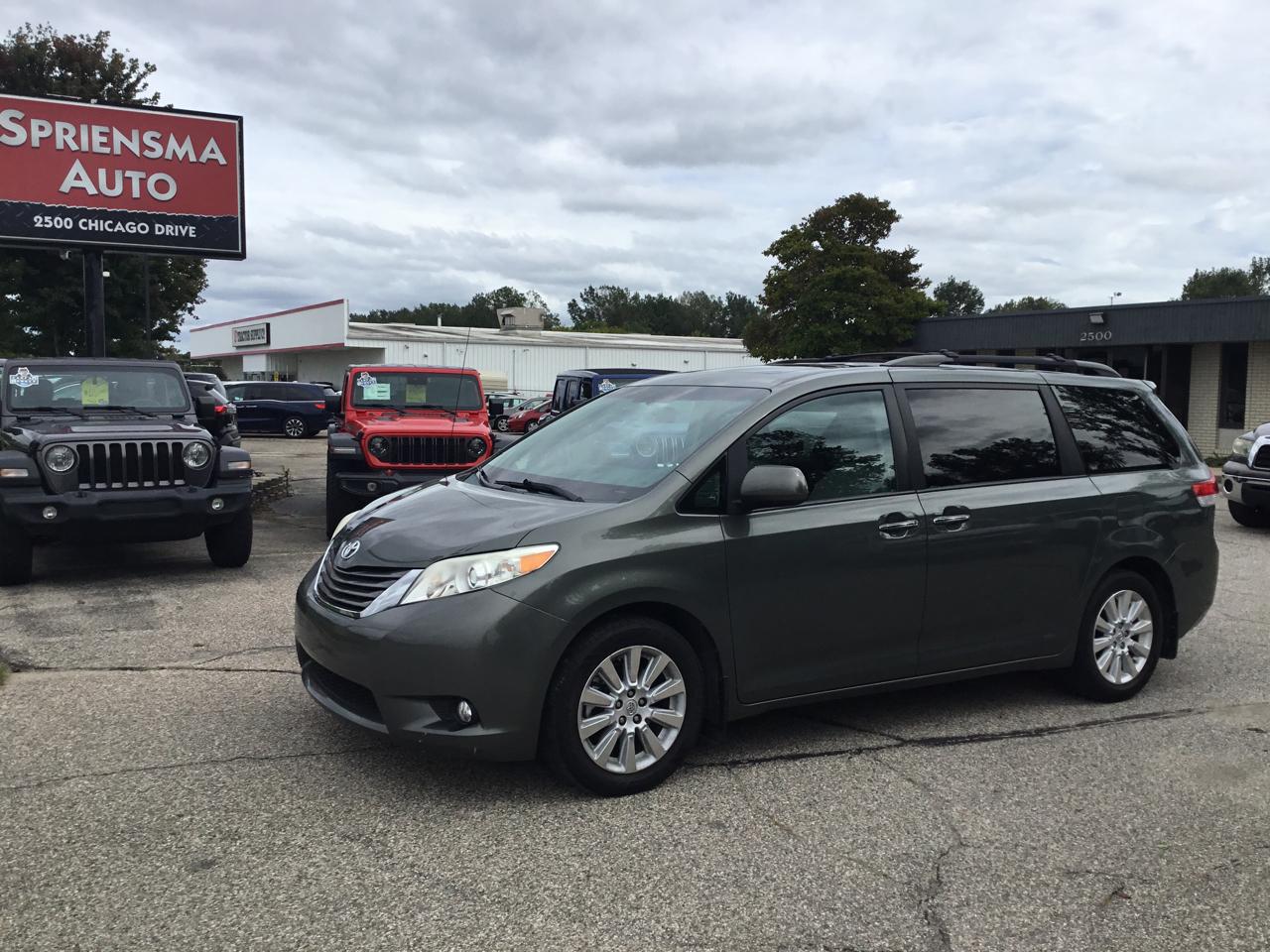 Toyota Sienna 5dr 7-Pass Van V6 XLE AWD (Natl) 2013