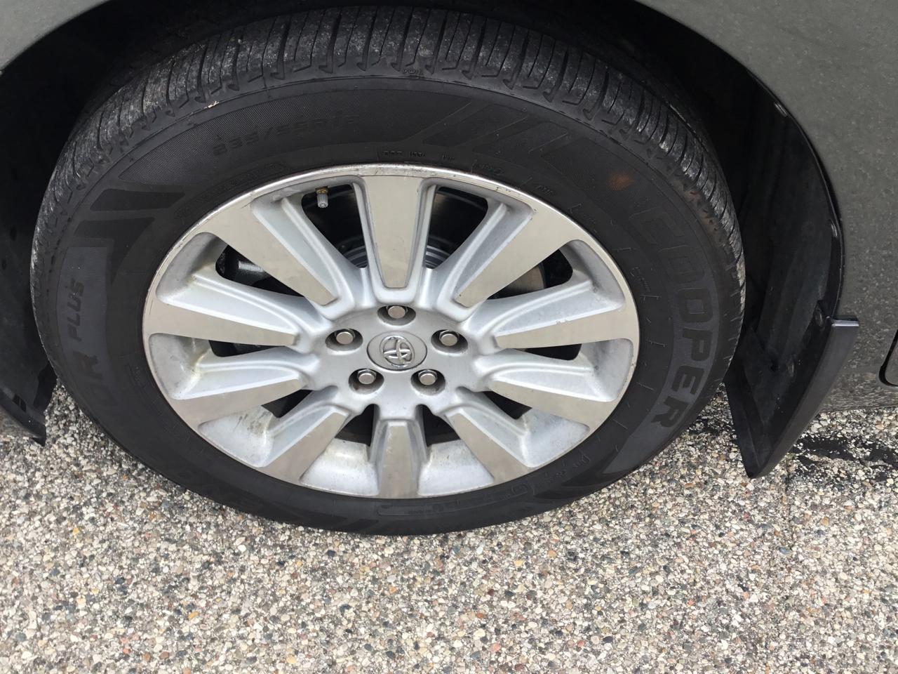 Toyota Sienna 5dr 7-Pass Van V6 XLE AWD (Natl) 2013