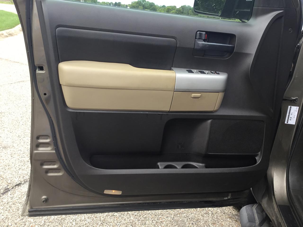 Toyota Tundra 2WD Double 145.7" 4.7L V8 SR5 (Natl 2007