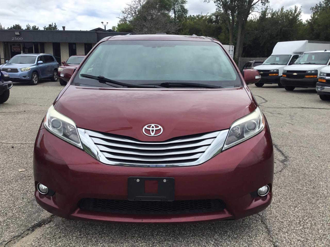 Toyota Sienna 5dr 7-Pass Van XLE Premium AWD (Natl) 2015