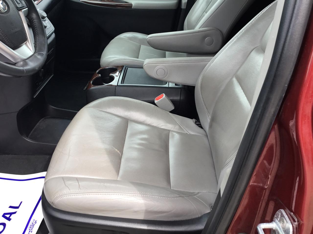 Toyota Sienna 5dr 7-Pass Van XLE Premium AWD (Natl) 2015