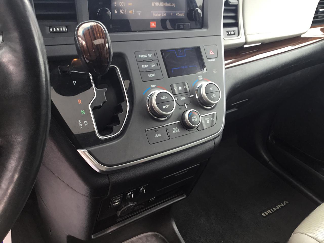 Toyota Sienna 5dr 7-Pass Van XLE Premium AWD (Natl) 2015