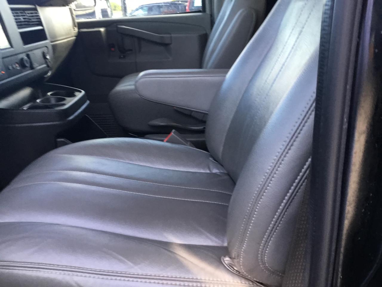 Chevrolet Express Cargo Van RWD 2500 135" 2022