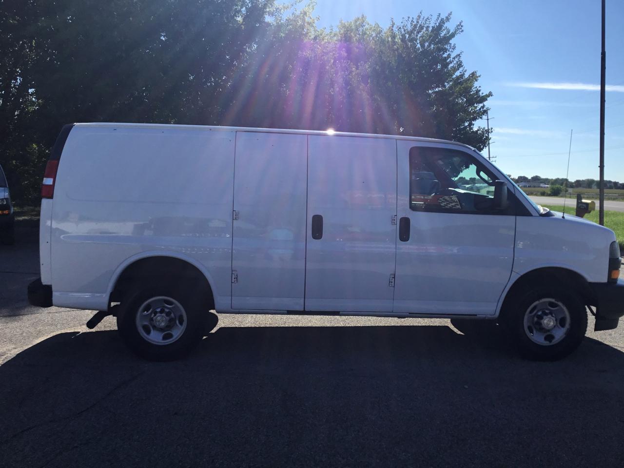 Chevrolet Express Cargo Van RWD 2500 135" 2020