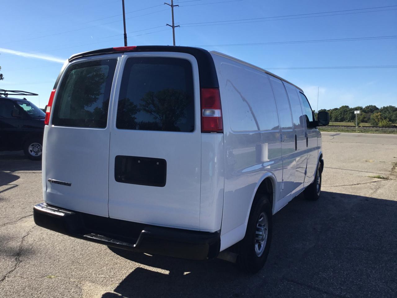 Chevrolet Express Cargo Van RWD 2500 135" 2020