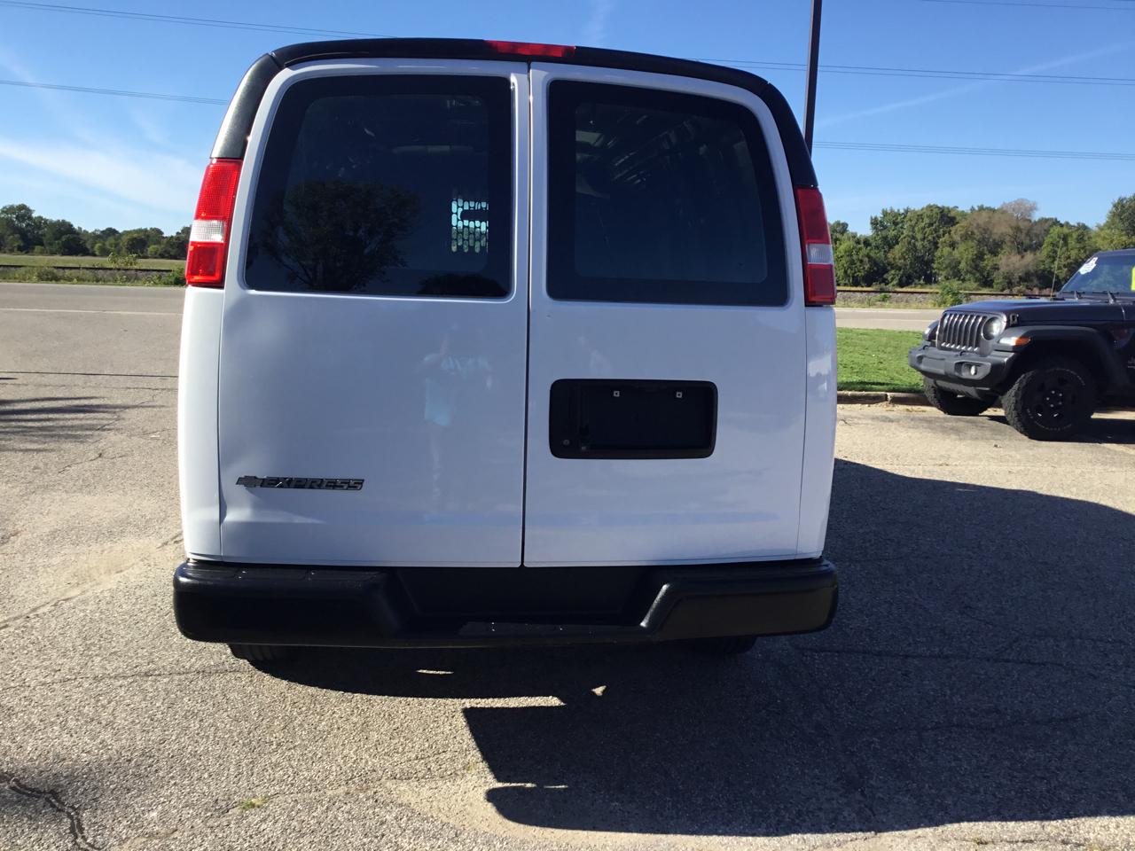 Chevrolet Express Cargo Van RWD 2500 135" 2020