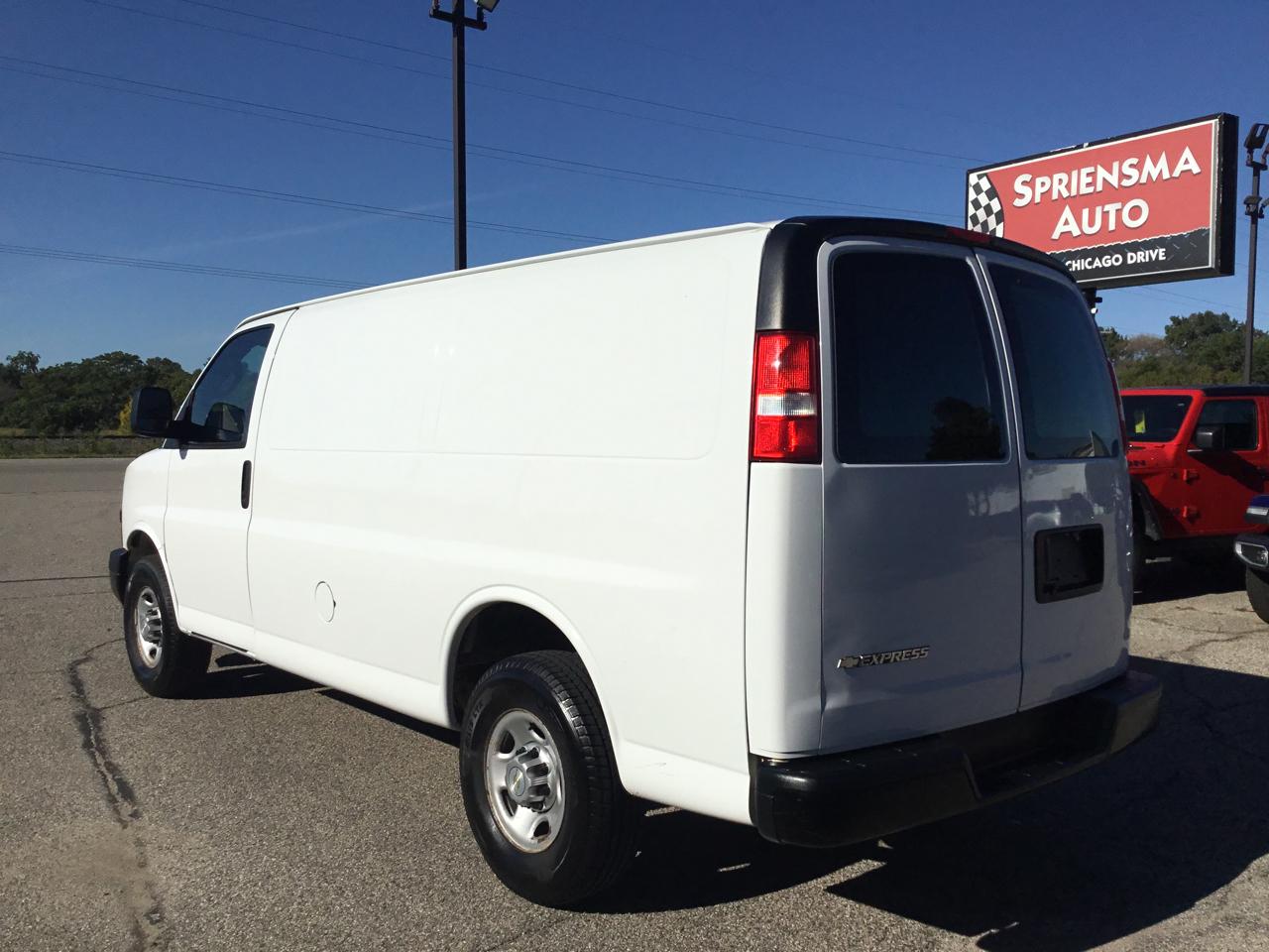 Chevrolet Express Cargo Van RWD 2500 135" 2020