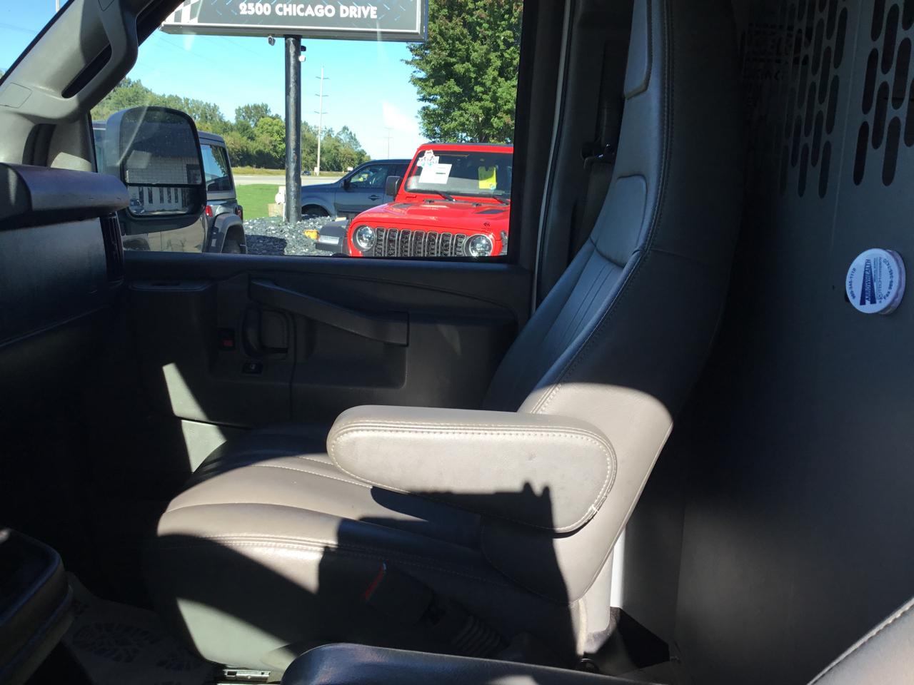 Chevrolet Express Cargo Van RWD 2500 135" 2020