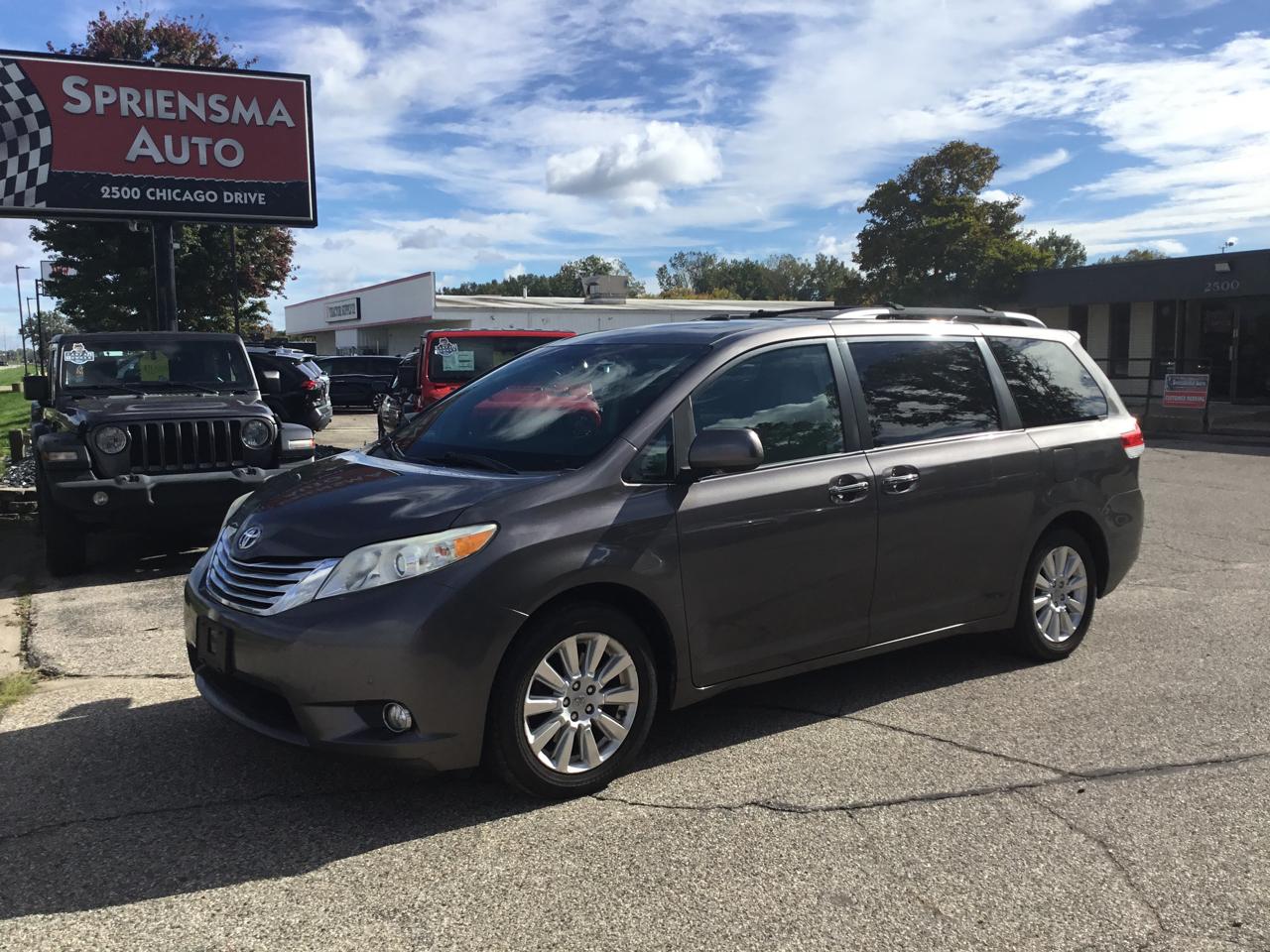 Toyota Sienna 5dr 7-Pass Van V6 XLE AWD (Natl) 2012