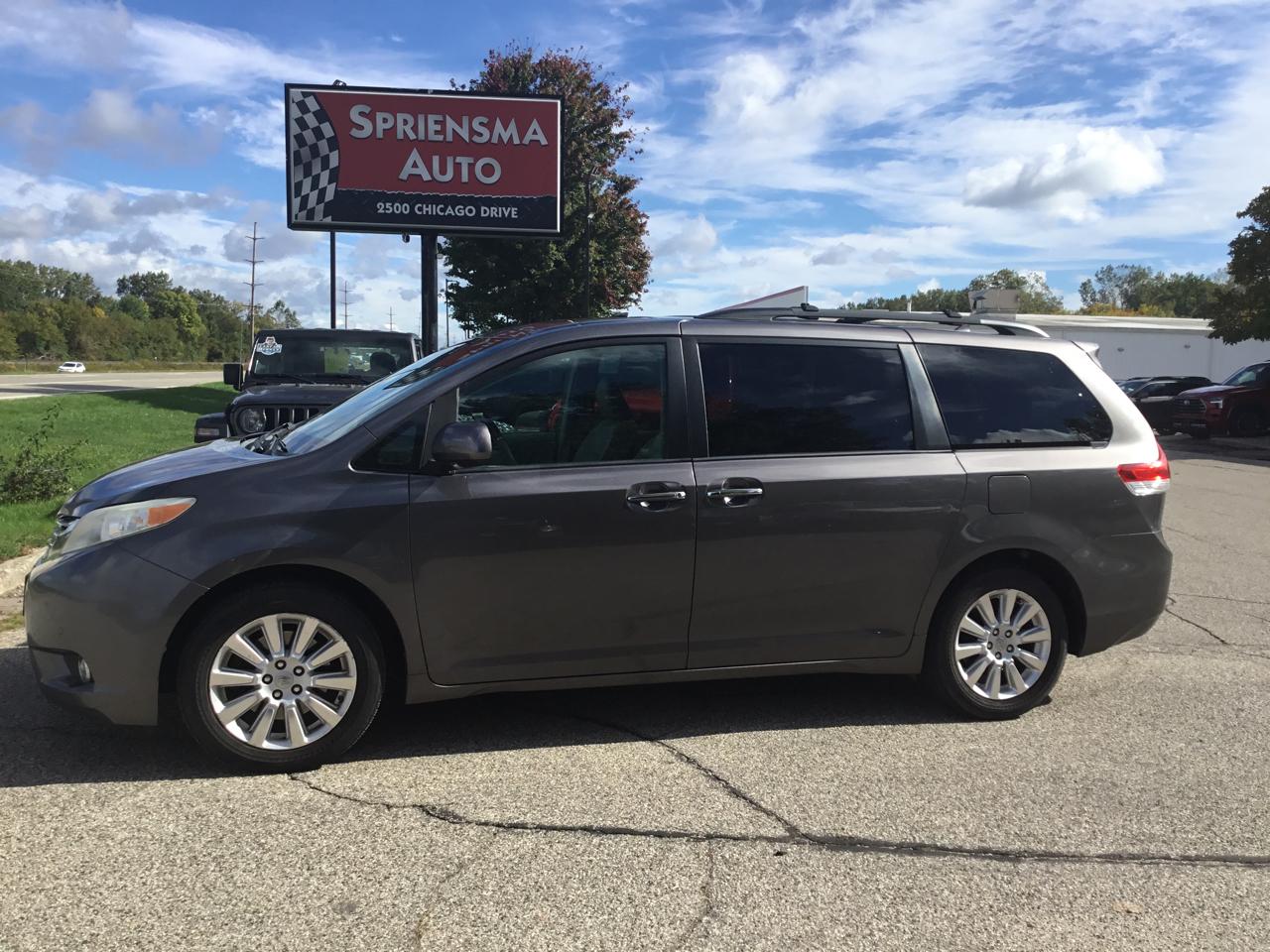 Toyota Sienna 5dr 7-Pass Van V6 XLE AWD (Natl) 2012