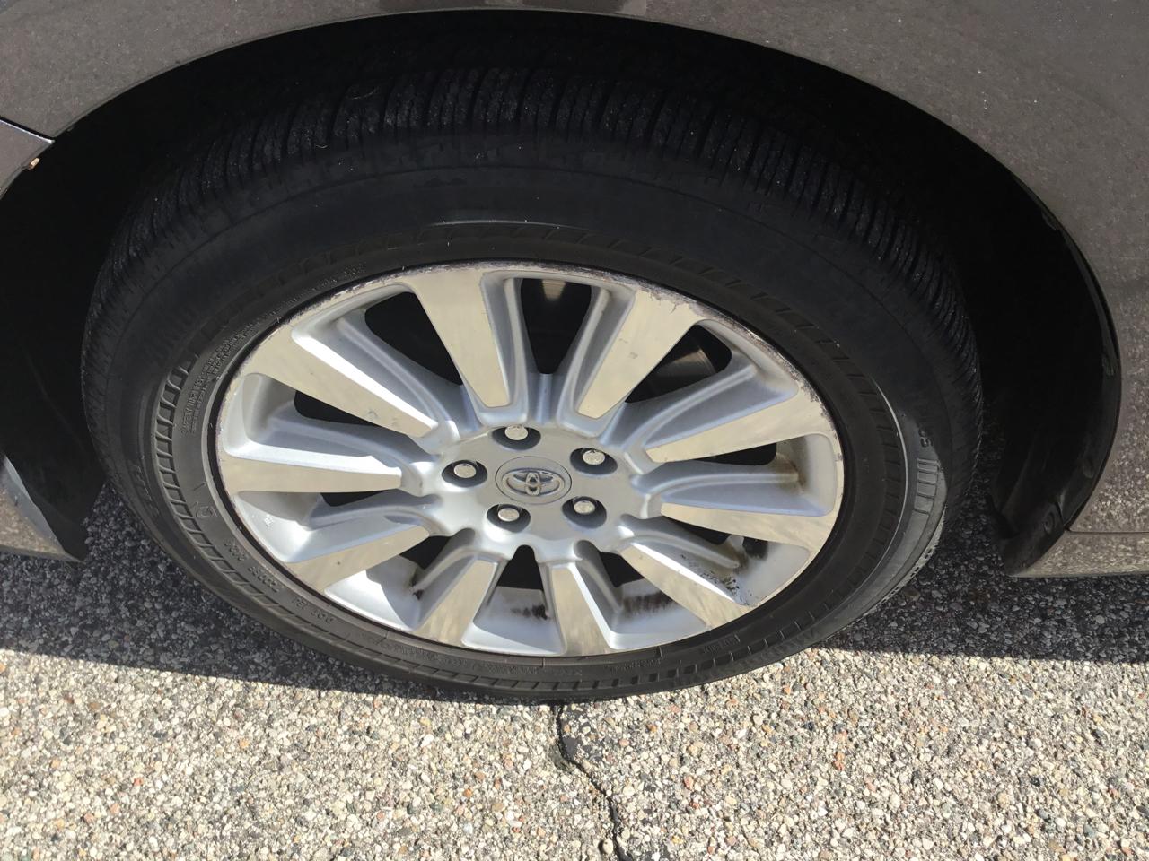 Toyota Sienna 5dr 7-Pass Van V6 XLE AWD (Natl) 2012