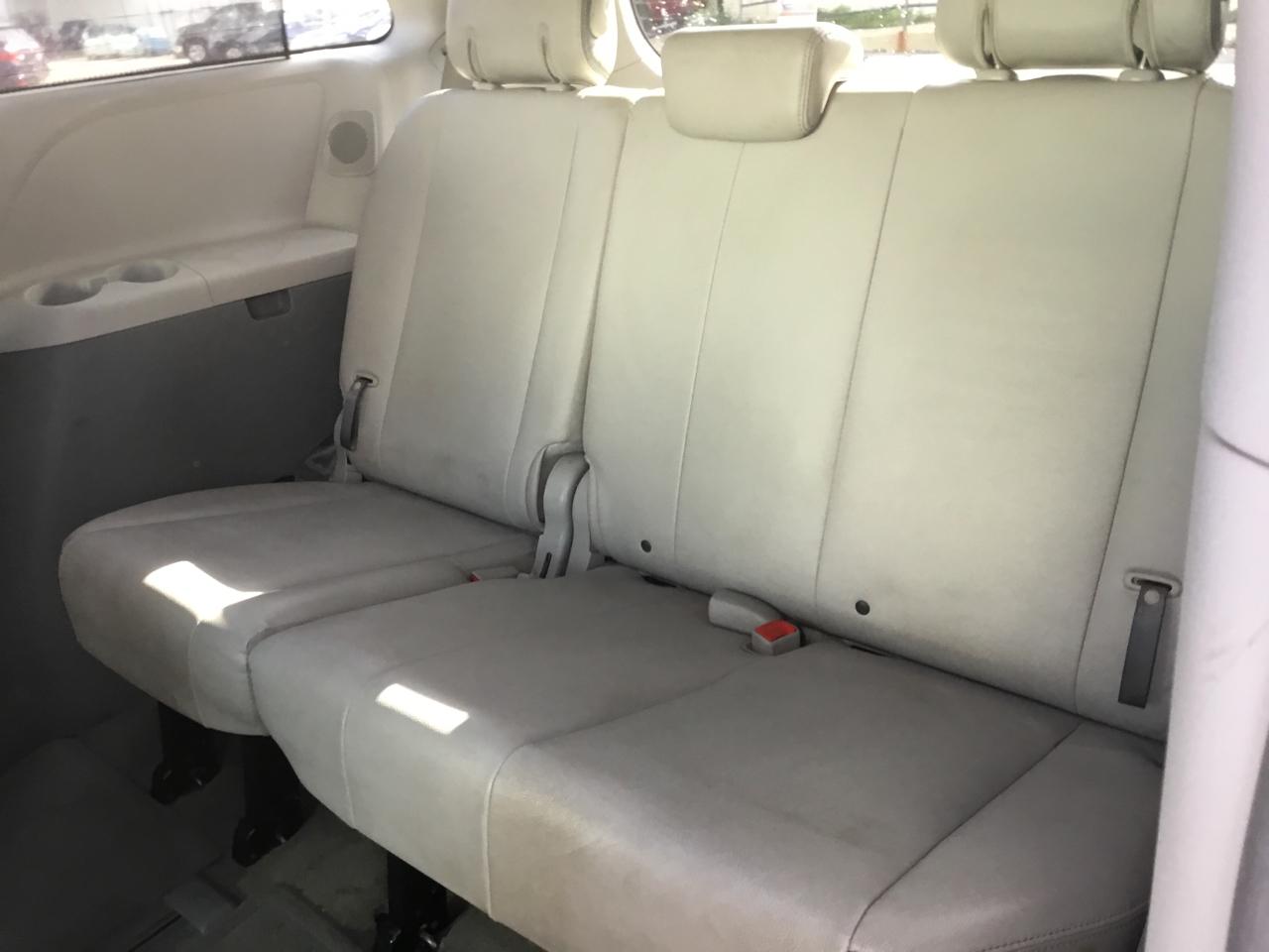 Toyota Sienna 5dr 7-Pass Van V6 XLE AWD (Natl) 2012