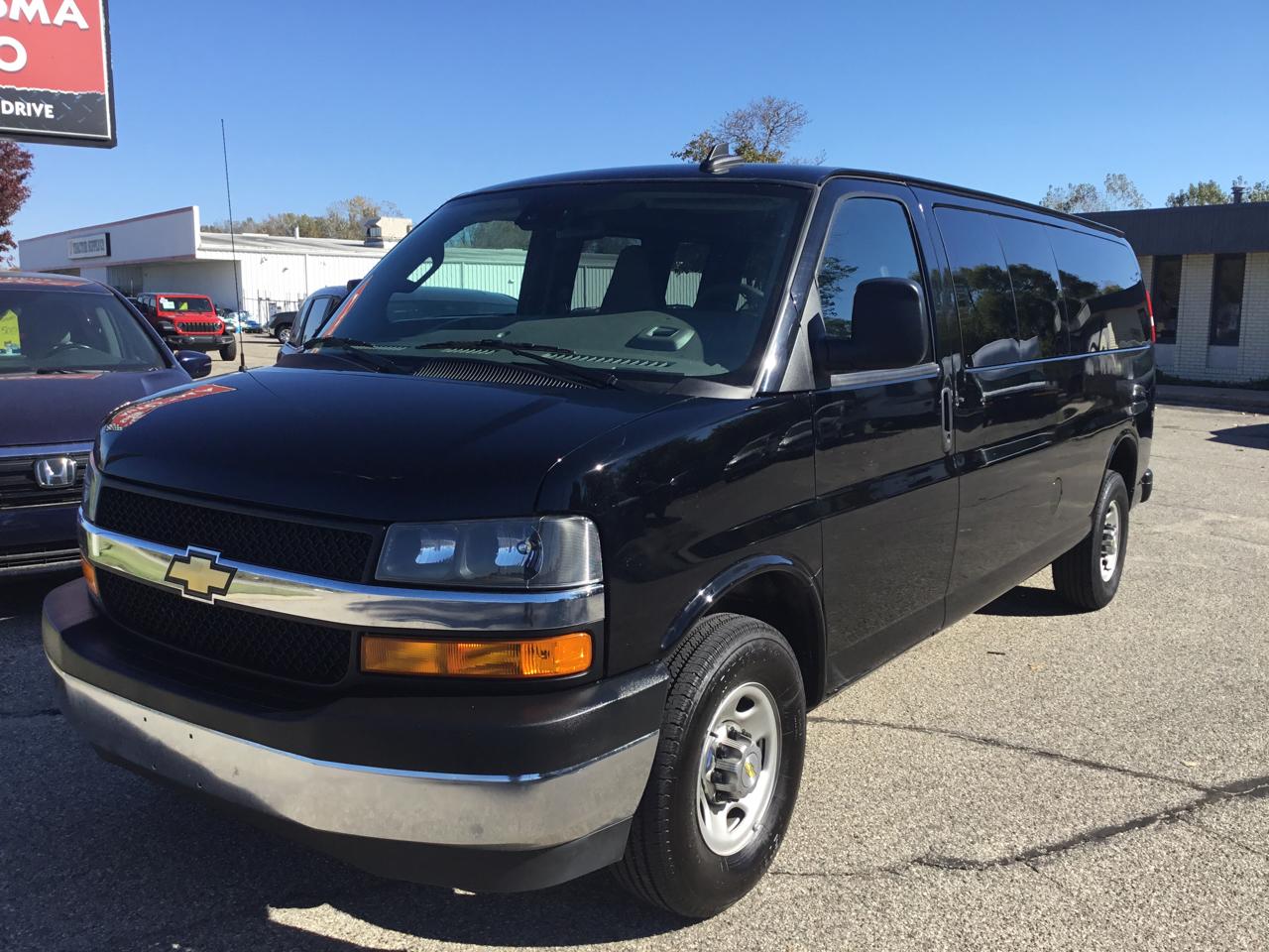 Chevrolet Express Passenger RWD 3500 155" LT 2025