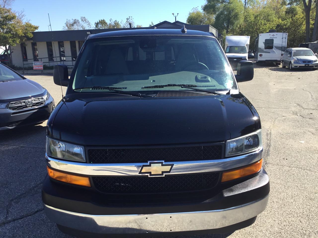 Chevrolet Express Passenger RWD 3500 155" LT 2025