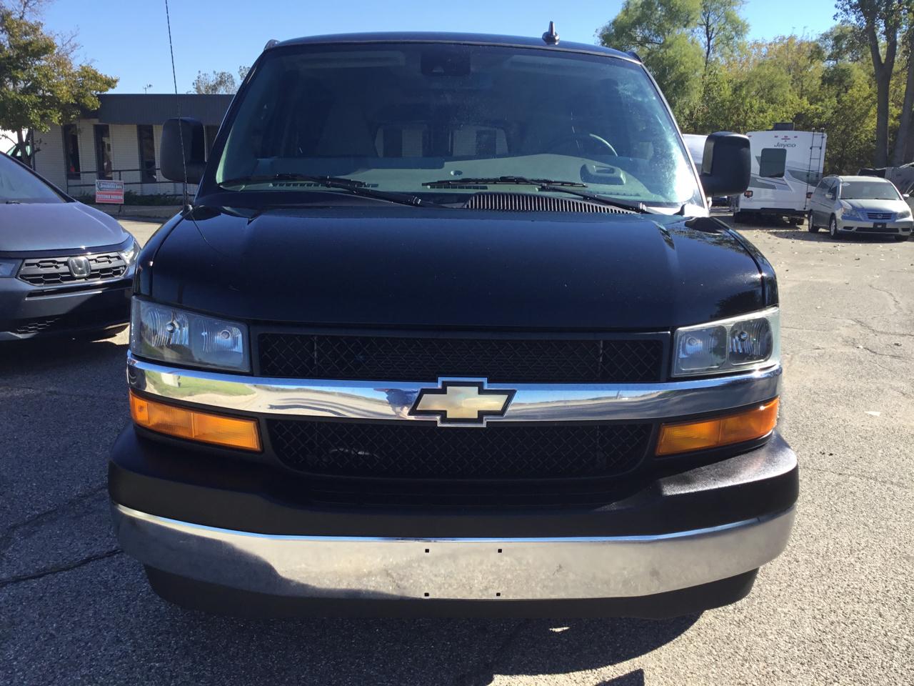 Chevrolet Express Passenger RWD 3500 155" LT 2025
