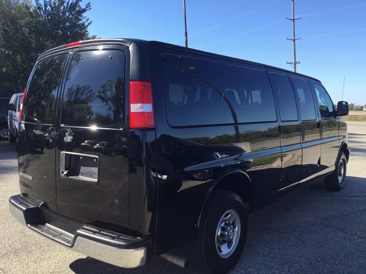 Chevrolet Express Passenger RWD 3500 155" LT 2025