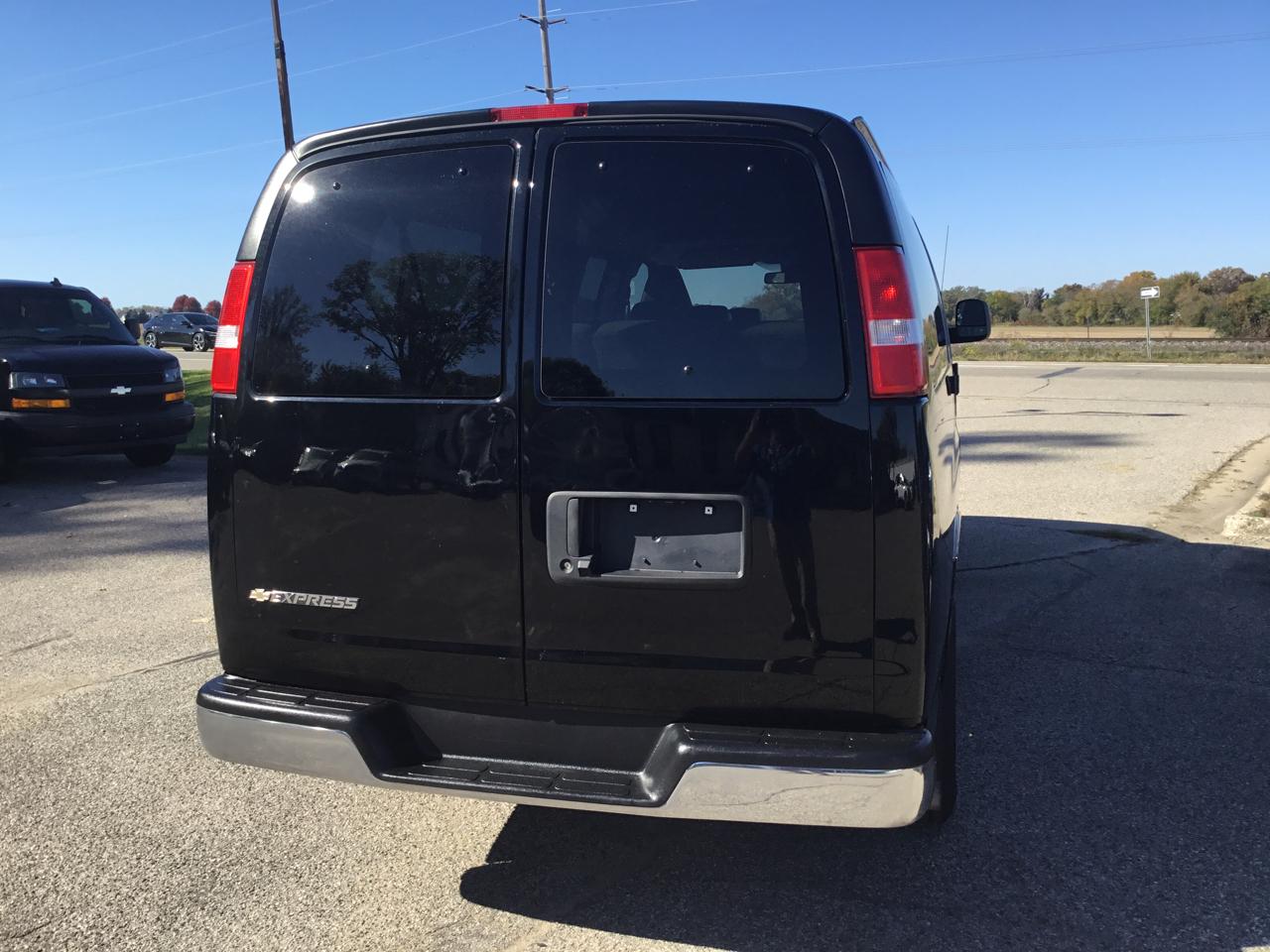 Chevrolet Express Passenger RWD 3500 155" LT 2025