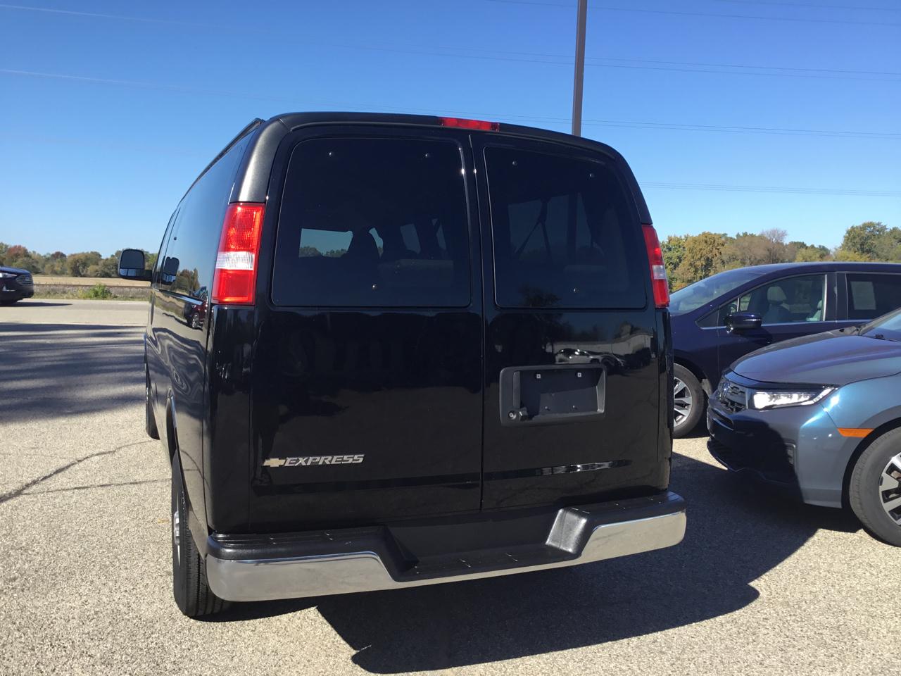 Chevrolet Express Passenger RWD 3500 155" LT 2025