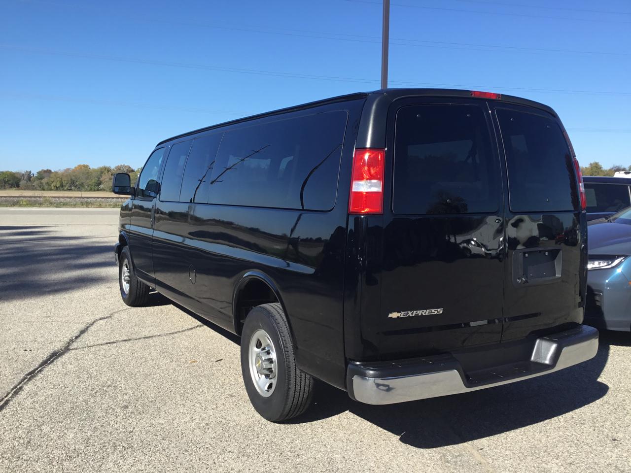 Chevrolet Express Passenger RWD 3500 155" LT 2025