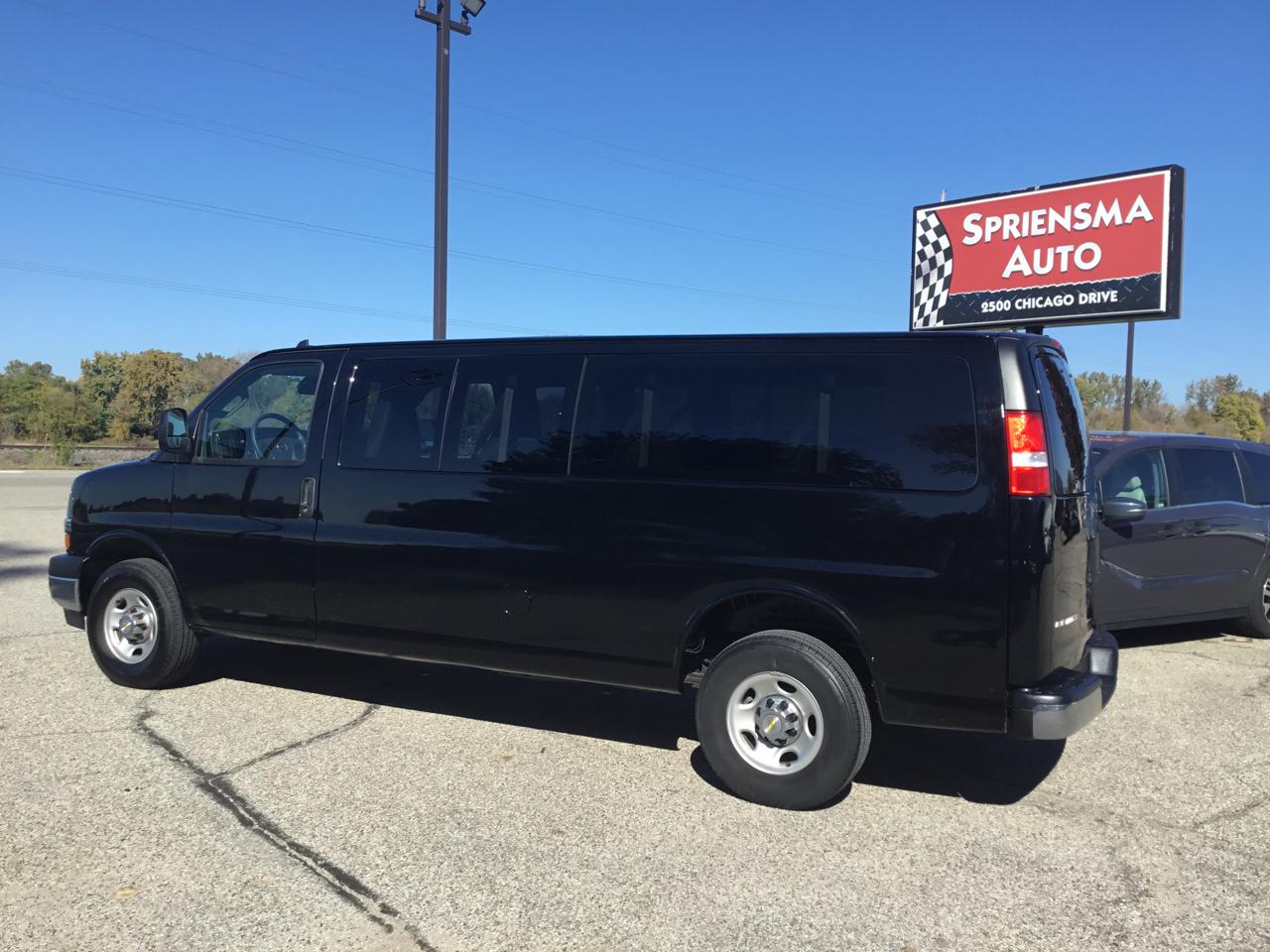Chevrolet Express Passenger RWD 3500 155" LT 2025