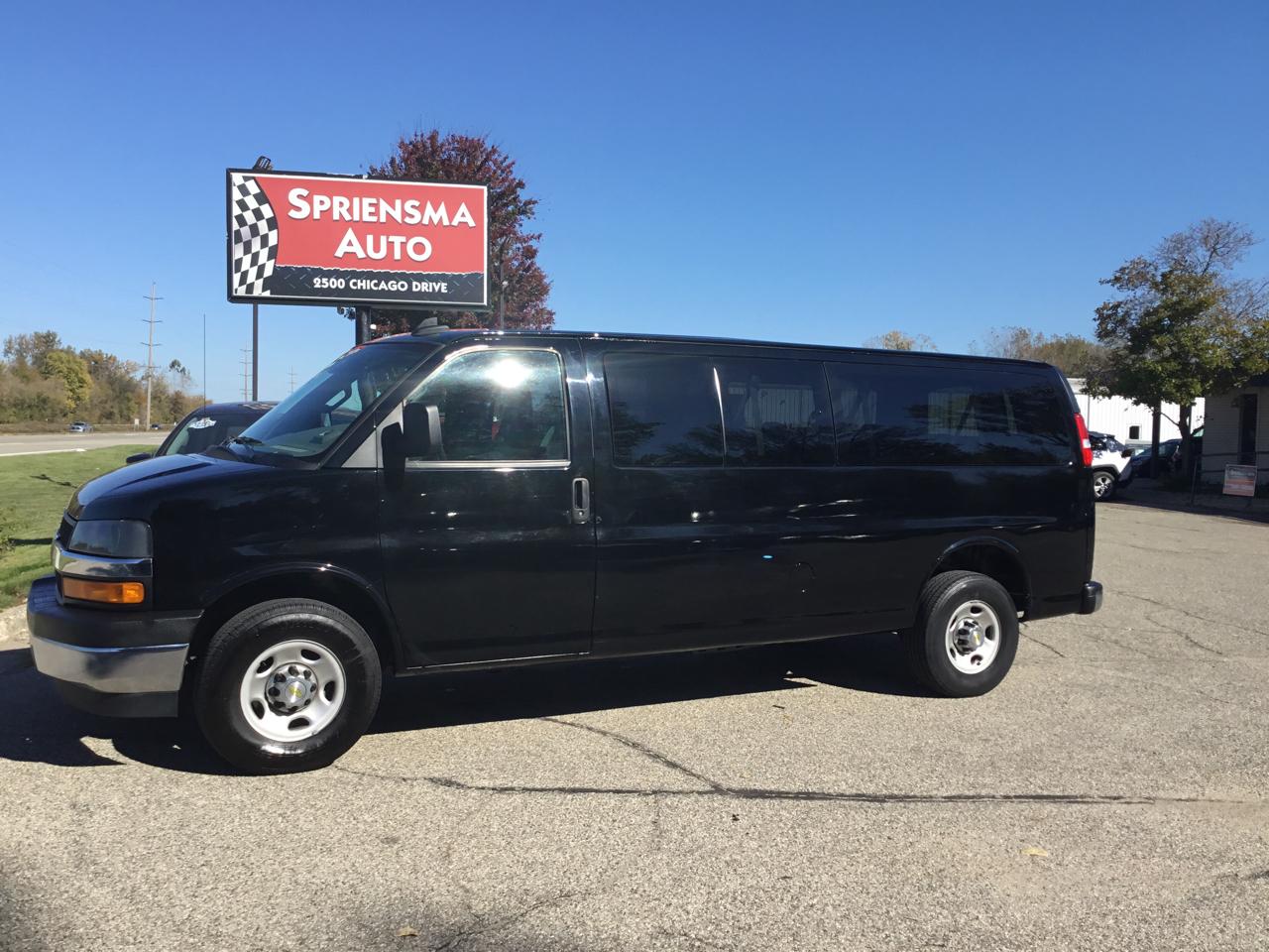 Chevrolet Express Passenger RWD 3500 155" LT 2025