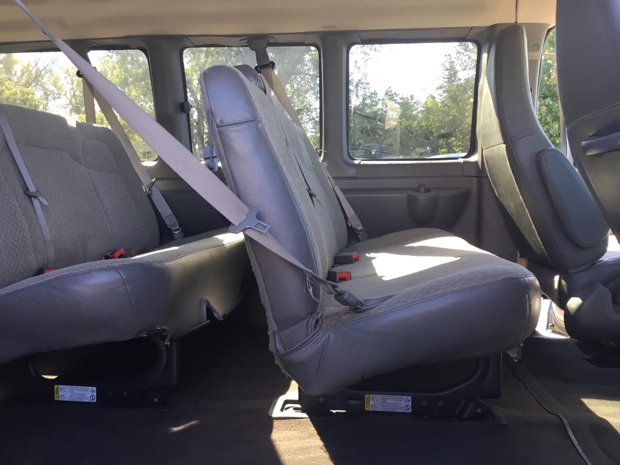 Chevrolet Express Passenger RWD 3500 155" LT 2025