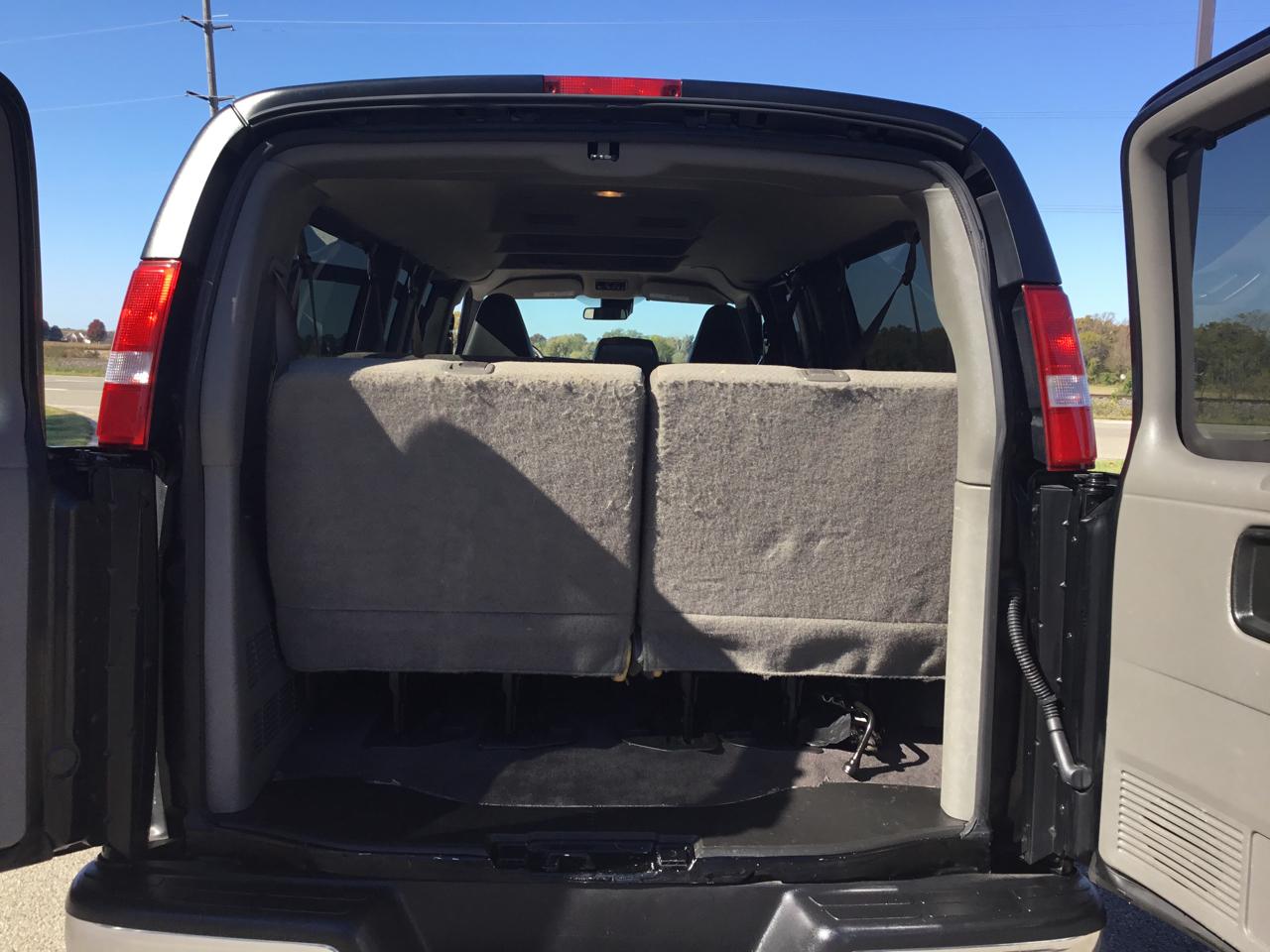 Chevrolet Express Passenger RWD 3500 155" LT 2025