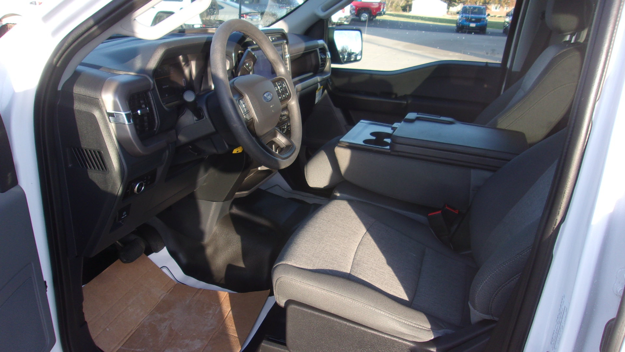 Ford F-150 XL SuperCrew 4WD 2024