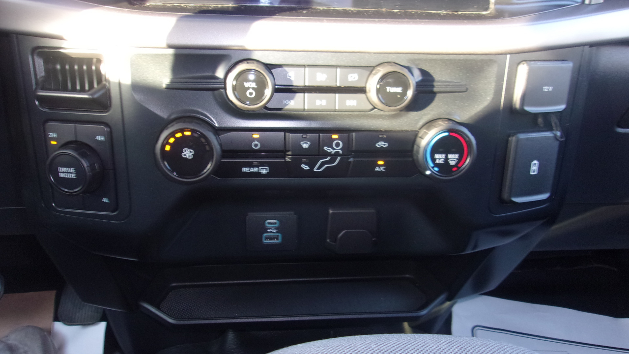 Ford F-150 XL SuperCrew 4WD 2024