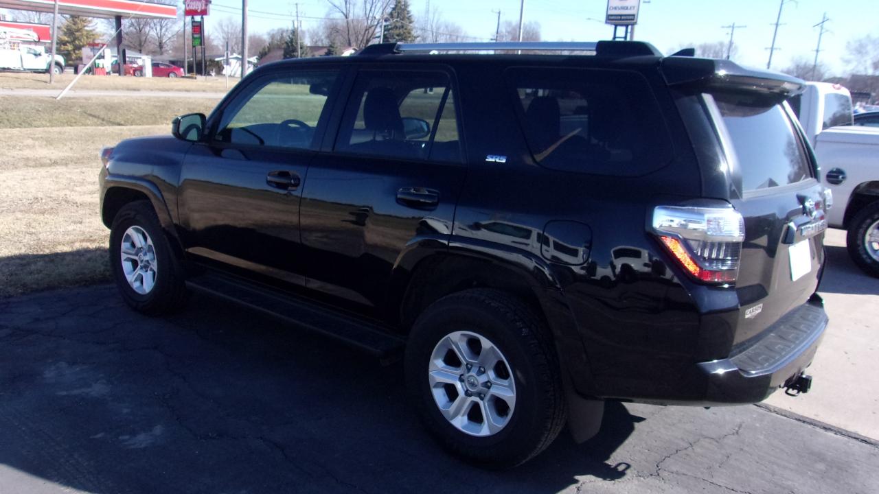 Toyota 4Runner SR5 4WD 2024