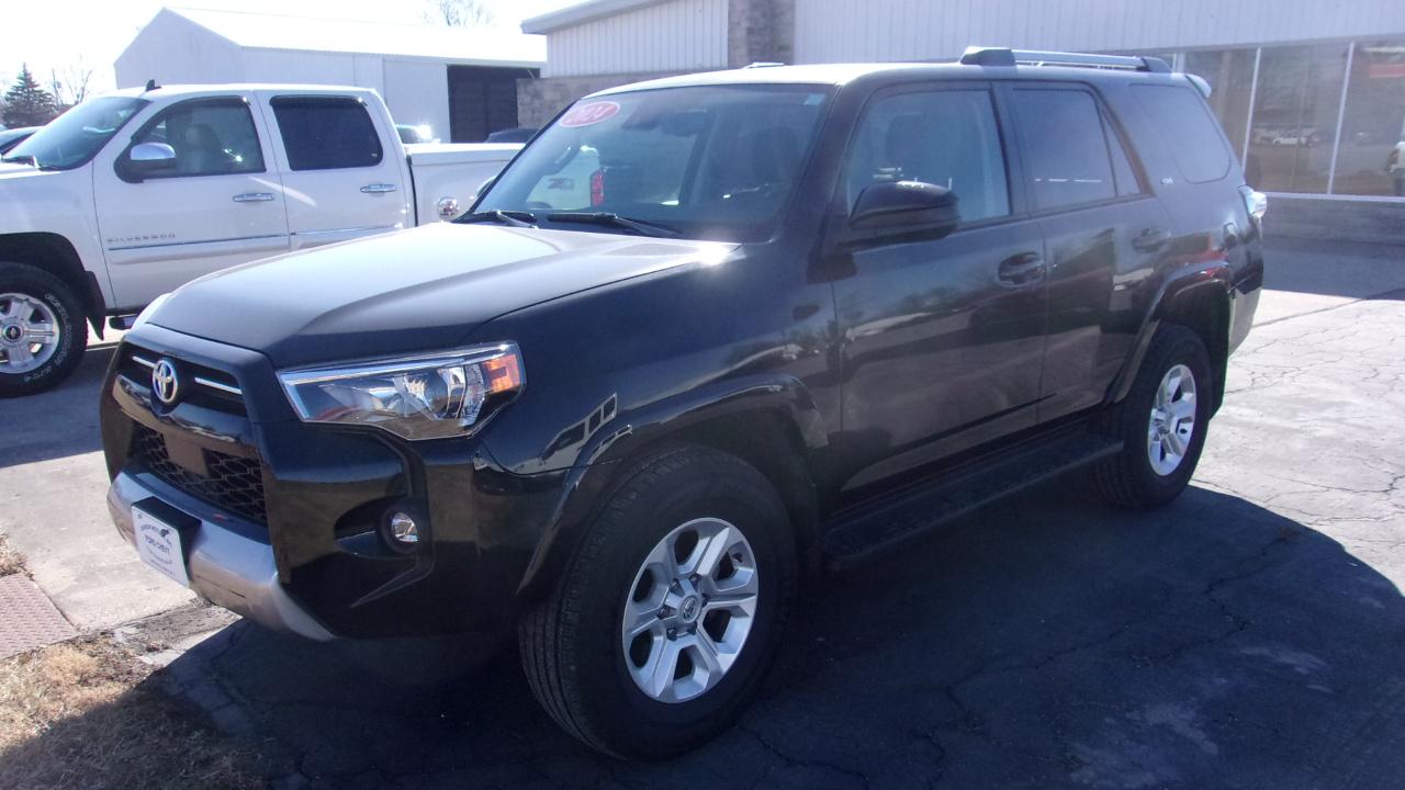 Toyota 4Runner SR5 4WD 2024