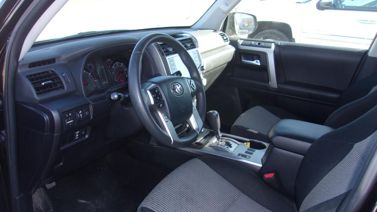 Toyota 4Runner SR5 4WD 2024