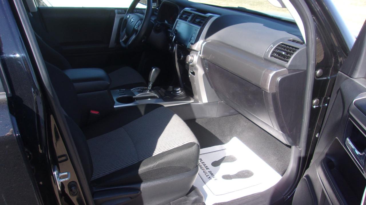 Toyota 4Runner SR5 4WD 2024