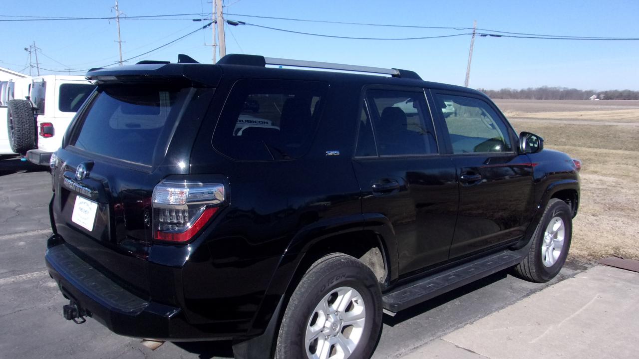 Toyota 4Runner SR5 4WD 2024