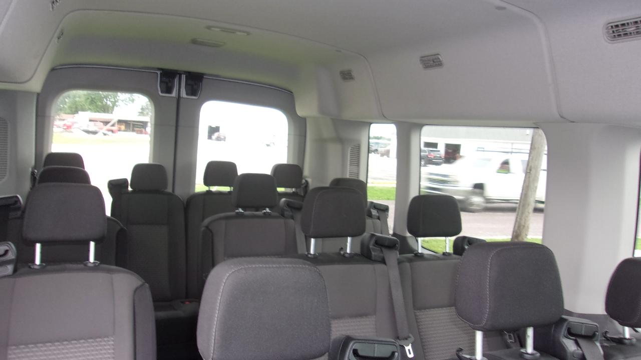 Ford Transit 350 Wagon Med. Roof XL w/Sliding Pass. 148-in. WB 2024