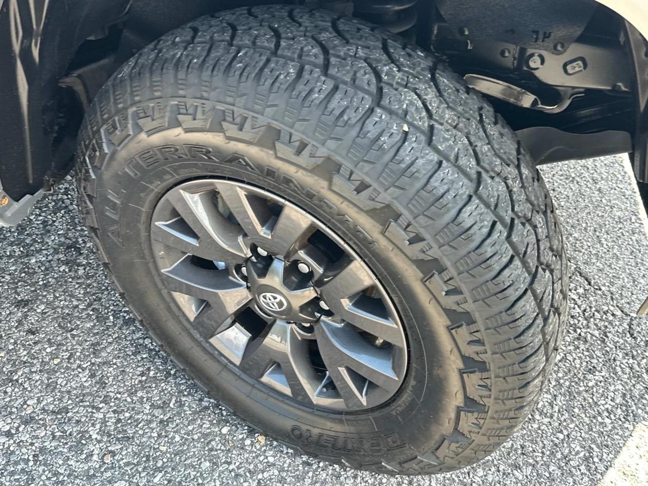 Toyota Tacoma Double Cab SR5 Double Cab 5' Bed V6 AT (Natl) 2020