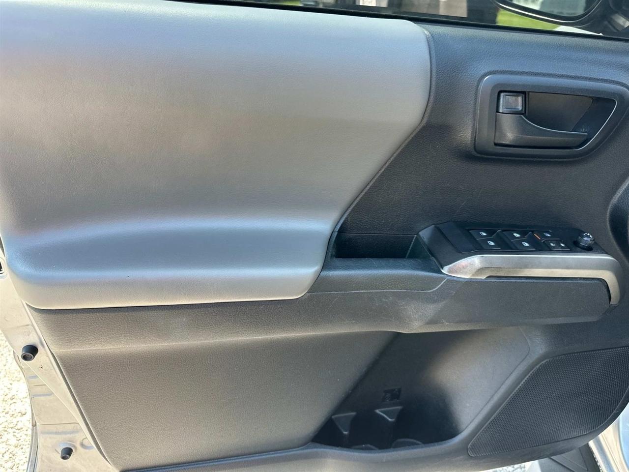 Toyota Tacoma Double Cab SR5 Double Cab 5' Bed V6 AT (Natl) 2020