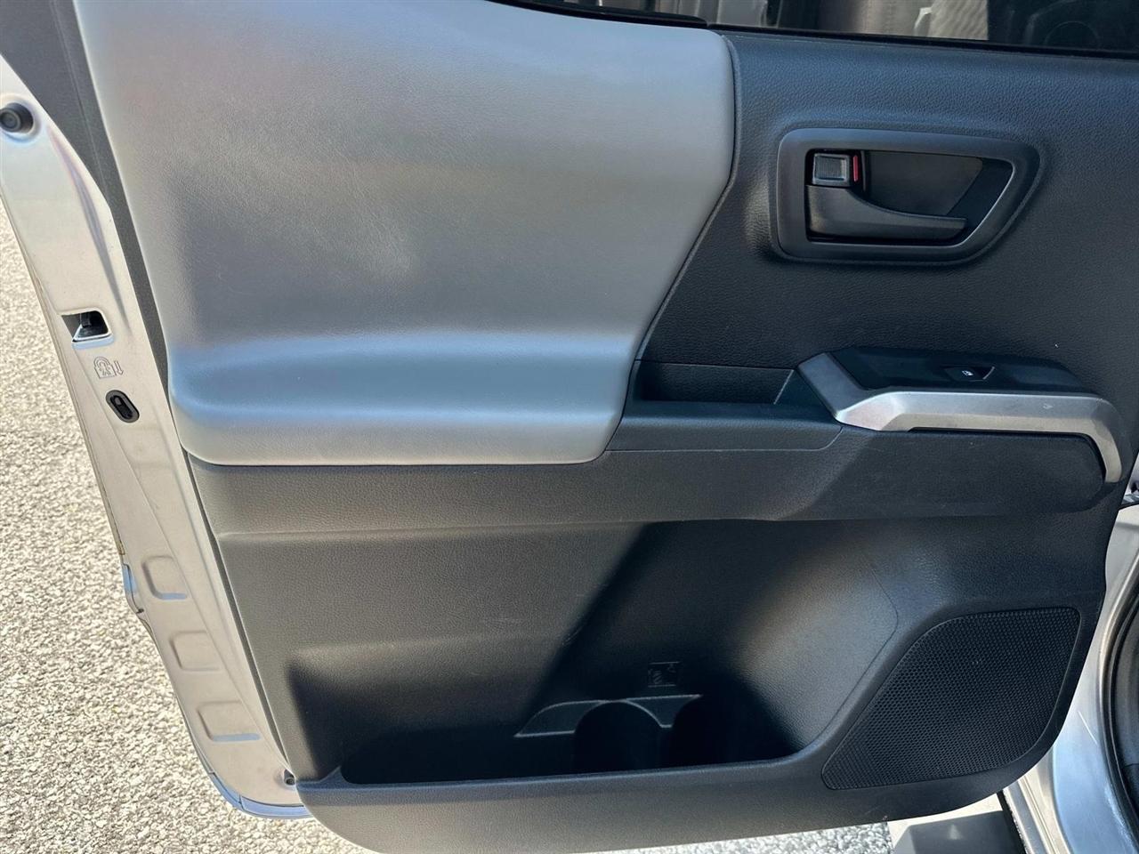 Toyota Tacoma Double Cab SR5 Double Cab 5' Bed V6 AT (Natl) 2020