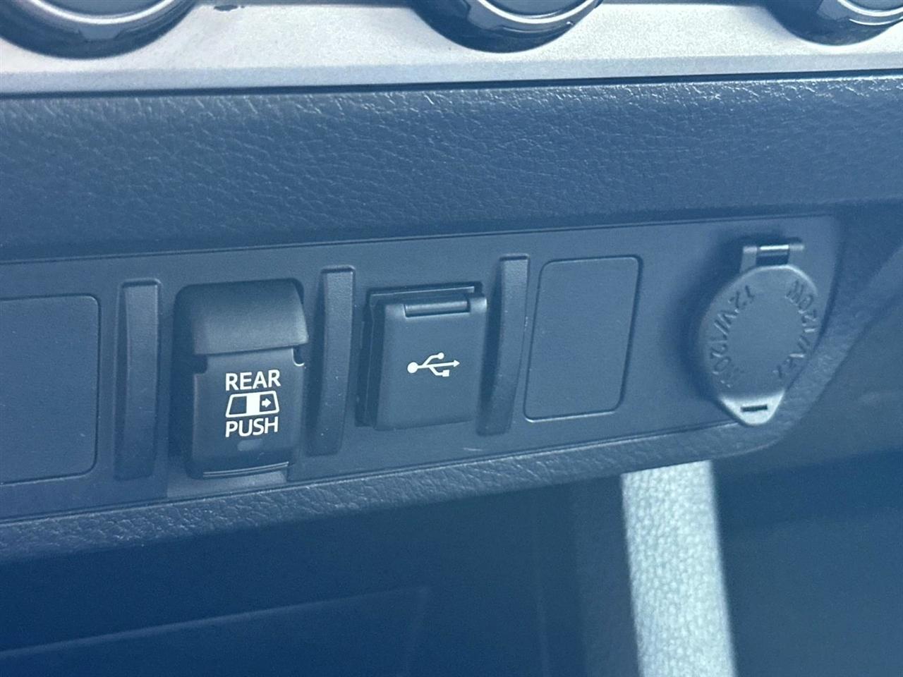 Toyota Tacoma Double Cab SR5 Double Cab 5' Bed V6 AT (Natl) 2020