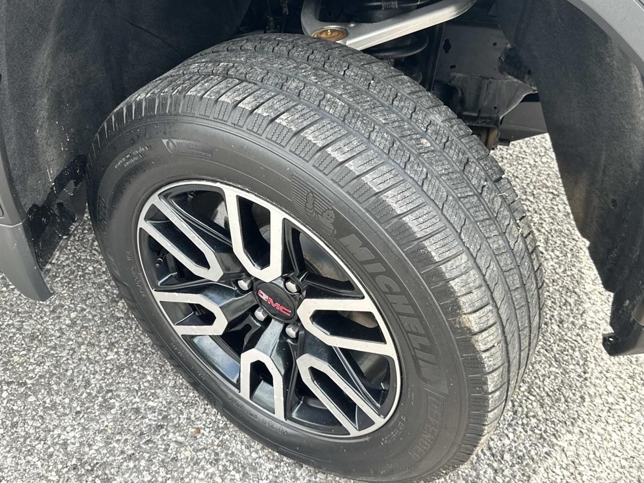 GMC Sierra 1500 4WD Crew Cab 147" AT4 2023