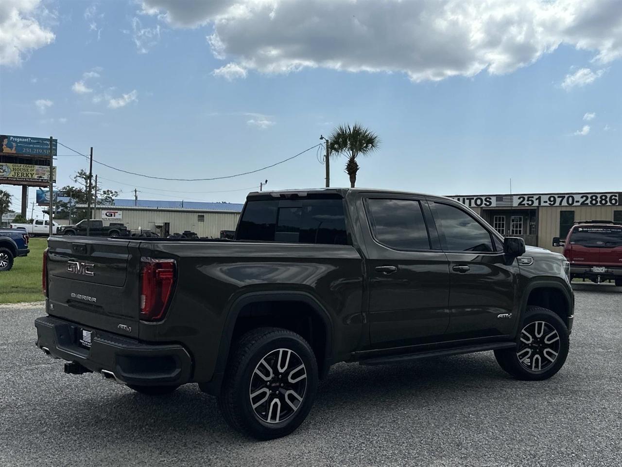 GMC Sierra 1500 4WD Crew Cab 147" AT4 2023