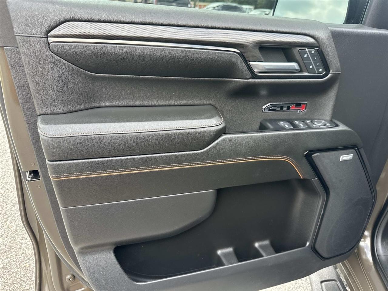 GMC Sierra 1500 4WD Crew Cab 147" AT4 2023