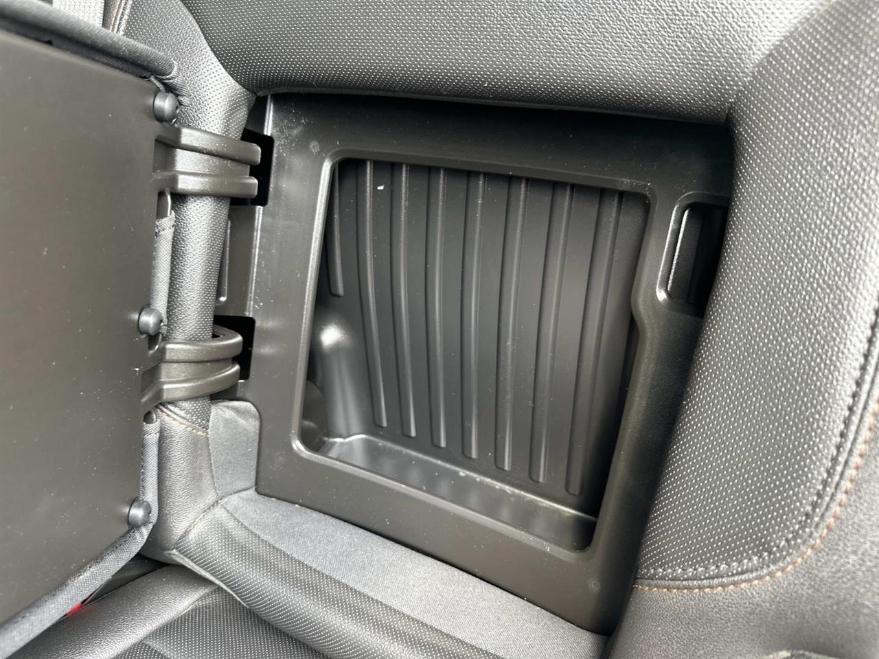 GMC Sierra 1500 4WD Crew Cab 147" AT4 2023