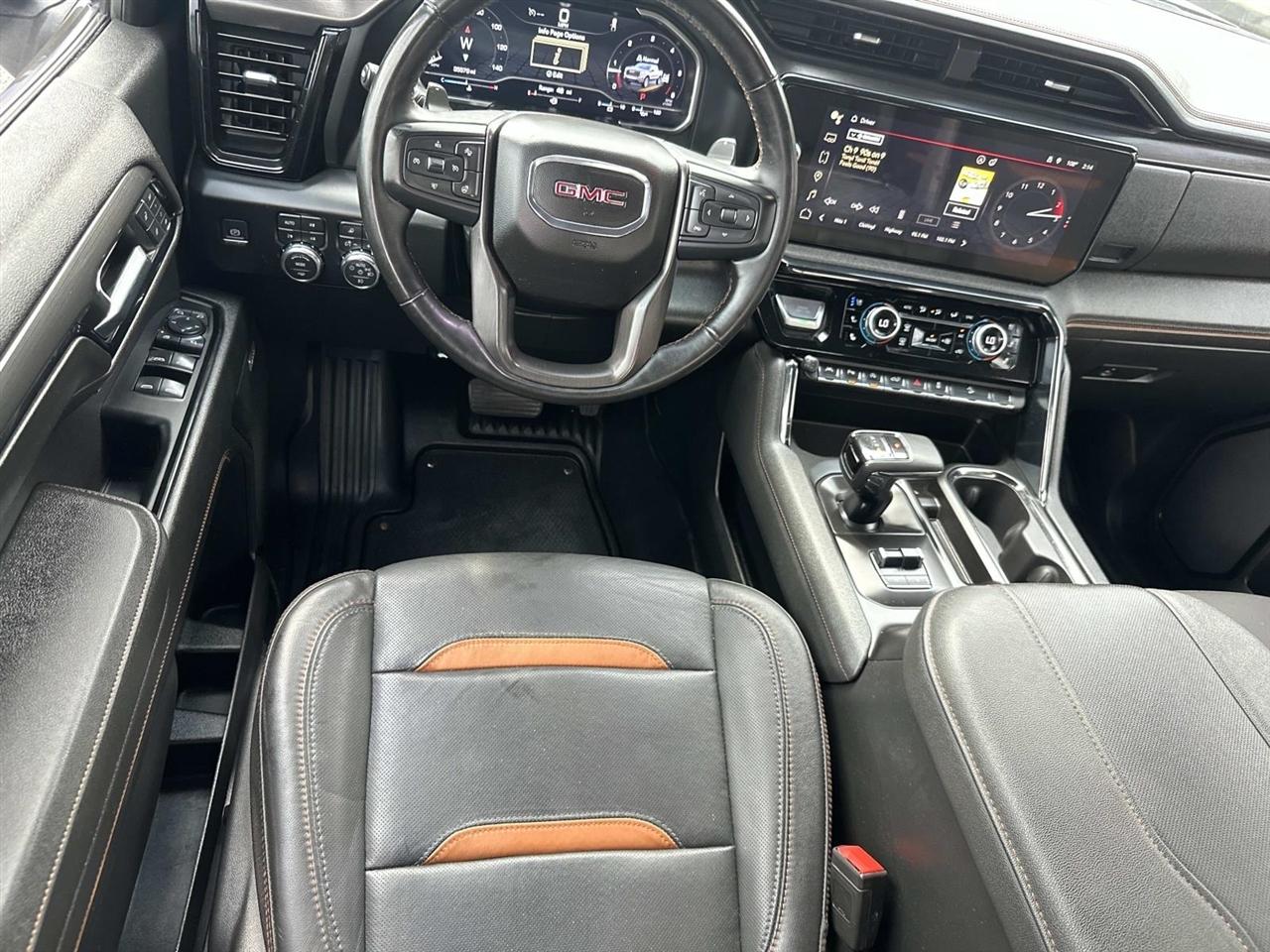 GMC Sierra 1500 4WD Crew Cab 147" AT4 2023